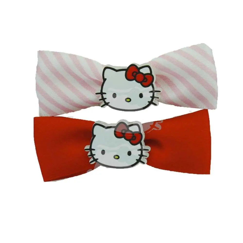 Fermagli per capelli Nerdscape con fiocco e decoro Hello Kitty, uno rosa a righe e uno rosso.