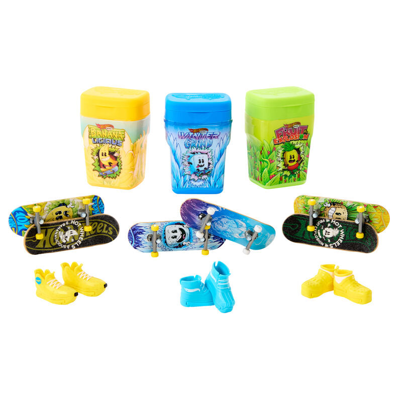 Hot Wheels Skate box of chewing gum + 2 assorted skateboards Nerdscape