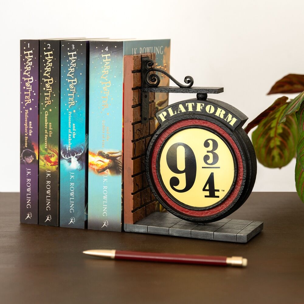 Funko Pop! Harry Potter Platform 9 3/4 - Figura da Collezione Nerdscape in Resina Dipinta a Mano 18x13x6,6cm Nerdscape