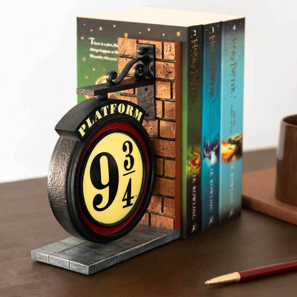 Funko Pop! Harry Potter Platform 9 3/4 - Figura da Collezione Nerdscape in Resina Dipinta a Mano 18x13x6,6cm Nerdscape