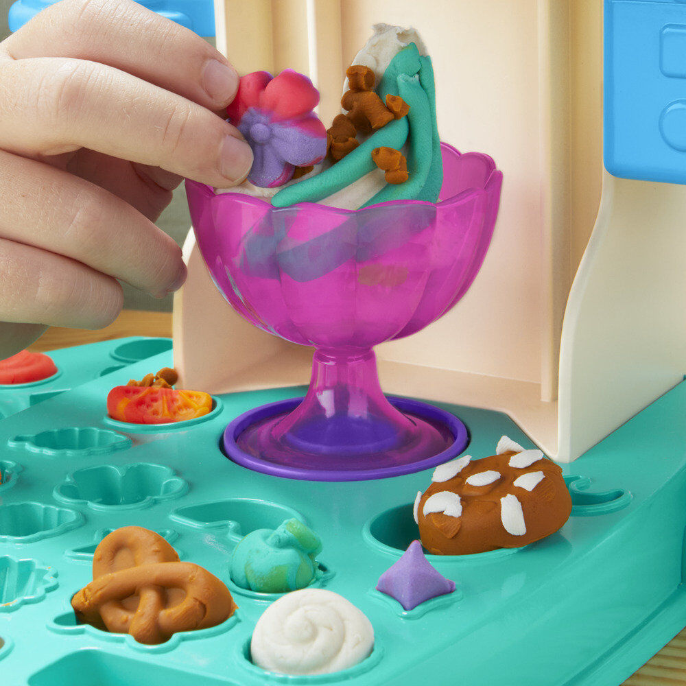 Play-Doh Multicoloured ice cream parlour Nerdscape