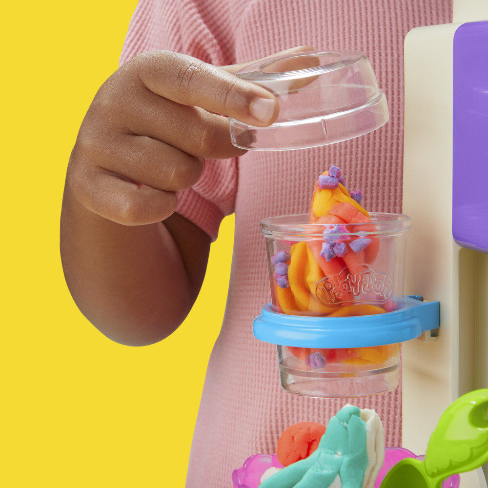 Play-Doh Multicoloured ice cream parlour Nerdscape