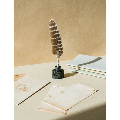 Harry Potter Penna Piuma con Carte Papiro e Supporto Inkwell - Figura da Collezione Nerdscape Nerdscape