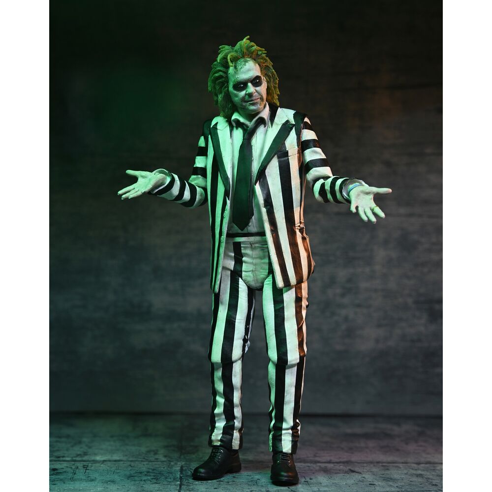 Beetlejuice - Figurine ultime Beetlejuice en costume rayé, 18 cm