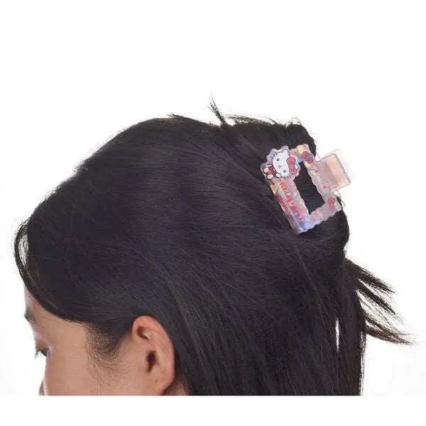 Fermaglio per capelli trasparente con personaggio kawaii su capelli neri, accessorio Nerdscape