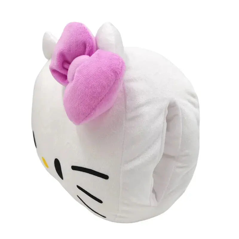 Cuscino peluche Nerdscape bianco a forma di gatto con fiocco rosa, stile kawaii.