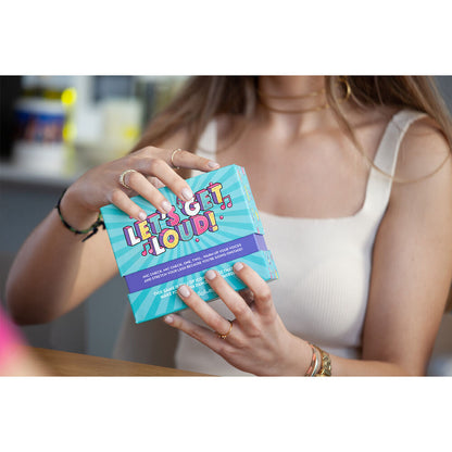 Let's Get Loud, jeu en anglais