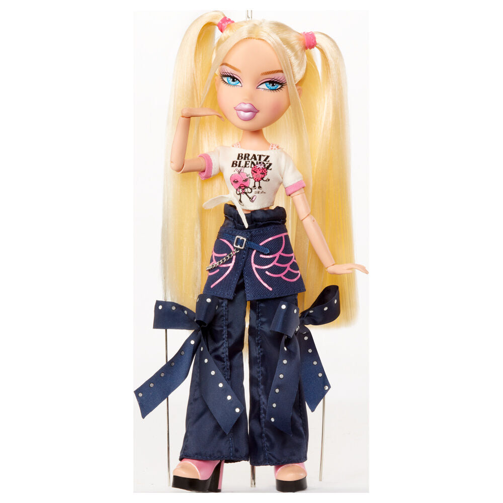 Bratz Stylin Cloe doll + t-shirt Nerdscape