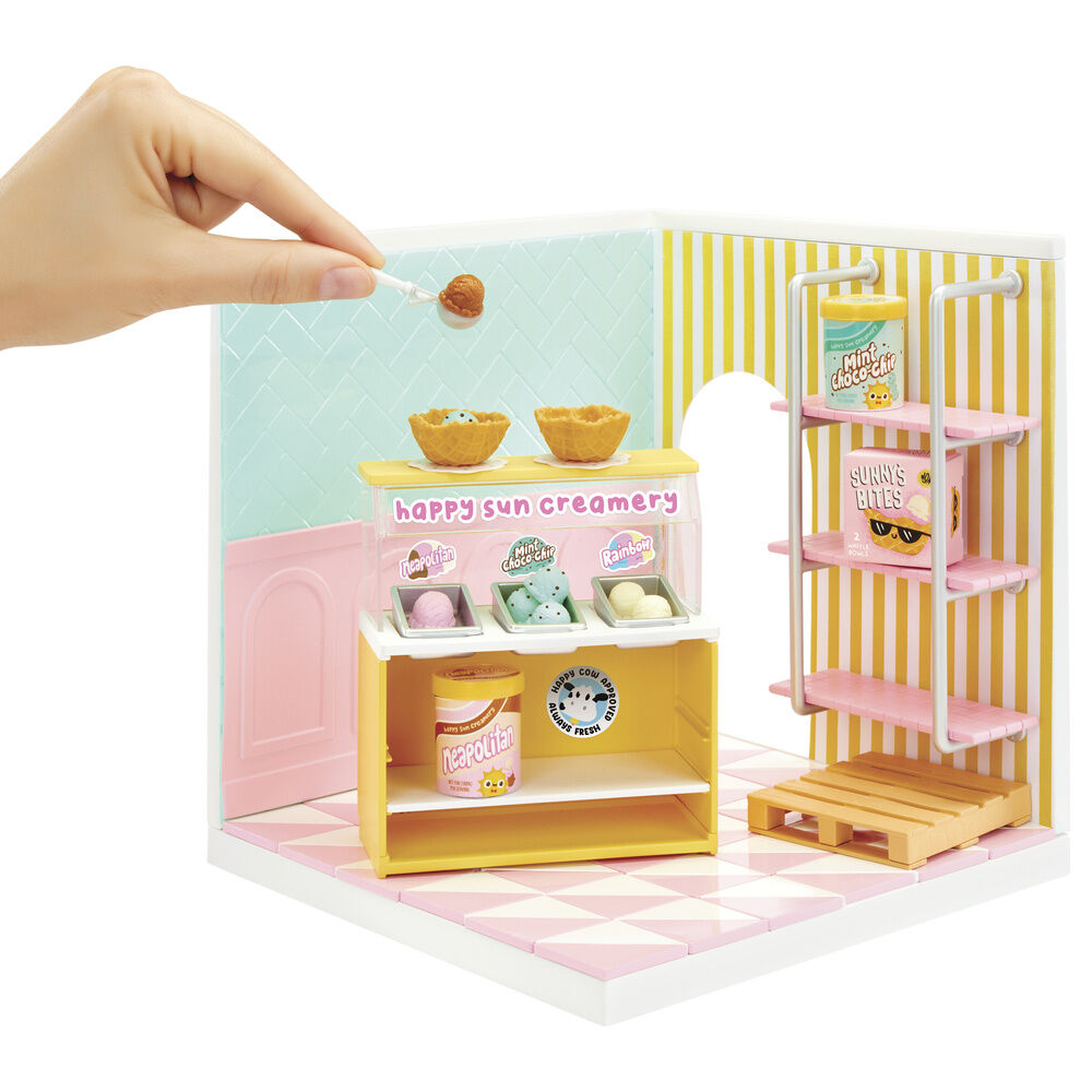 Miniverse Make It Mini Spaces Ice Cream Parlour playset Nerdscape