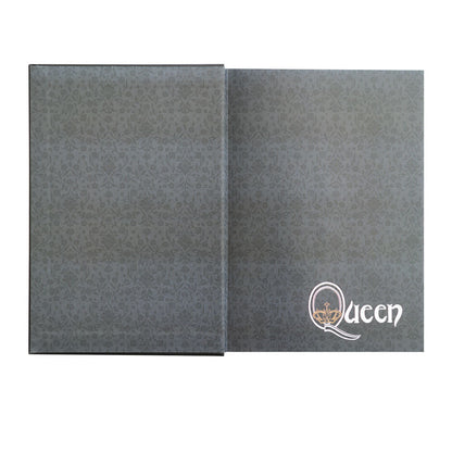 Queen Premium Notebook A5 – Eleganza Nerd con Copertina Opaca, Segnalibro e Tasche Interna Nerdscape