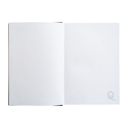 Queen Premium Notebook A5 – Eleganza Nerd con Copertina Opaca, Segnalibro e Tasche Interna Nerdscape