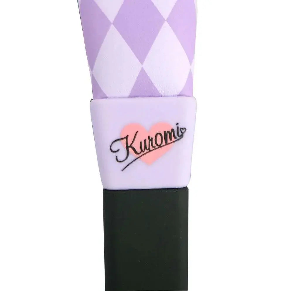 Manico gadget Kuromi con motivo a rombi viola, cuore rosa e logo, accessorio Nerdscape
