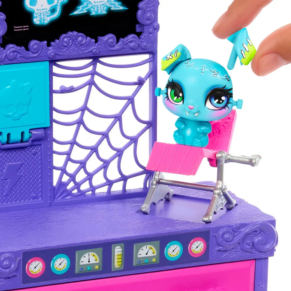 Monster High Frankie Stein + Laboratory doll Nerdscape