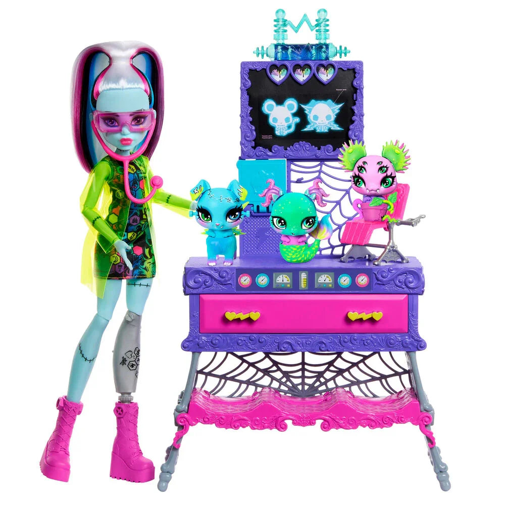 Monster High Frankie Stein + Laboratory doll Nerdscape