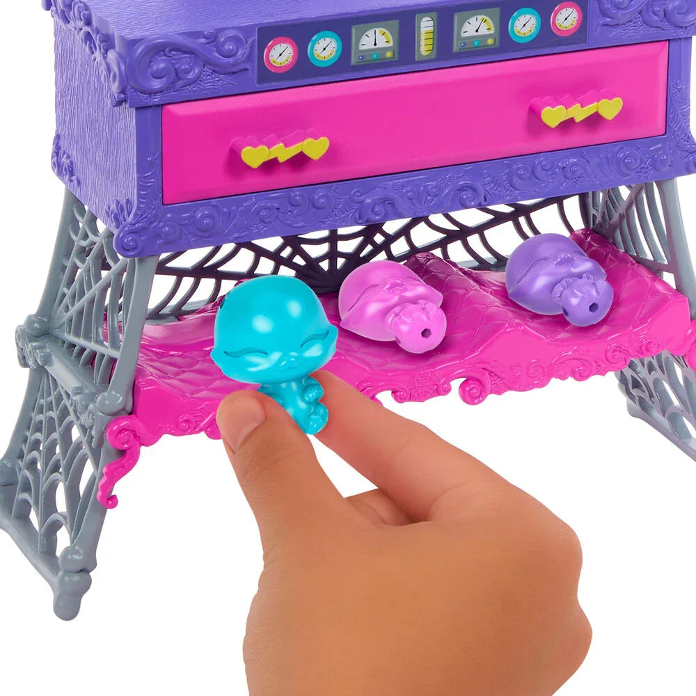 Monster High Frankie Stein + Laboratory doll Nerdscape