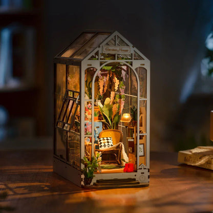 Flower House Bookend model 240pcs Nerdscape