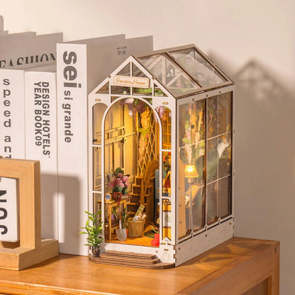 Flower House Bookend model 240pcs Nerdscape