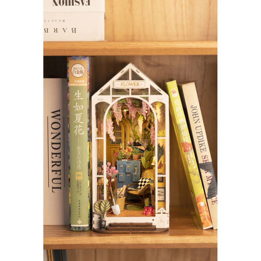 Flower House Bookend model 240pcs Nerdscape