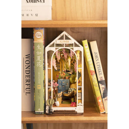 Flower House Bookend model 240pcs Nerdscape