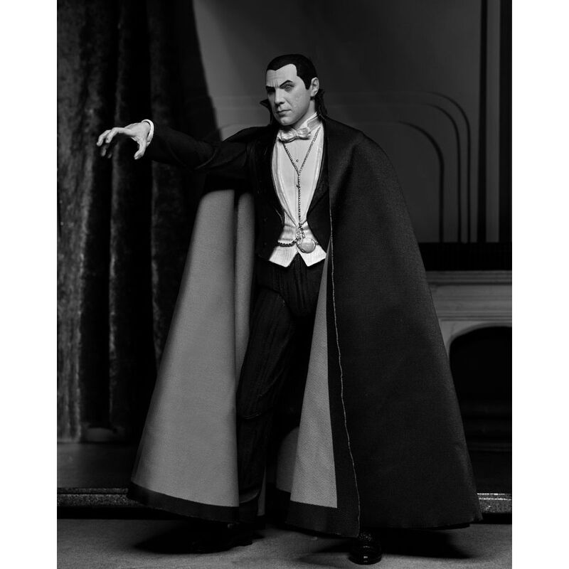 Universal Monsters Dracula Carfax Abbey figure 18cm