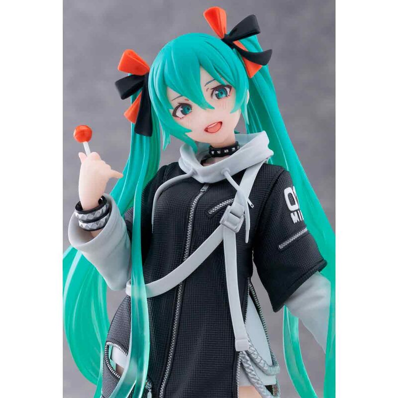 Hatsune Miku - Hatsune Miku Fashion Punk Version. figures 18cm