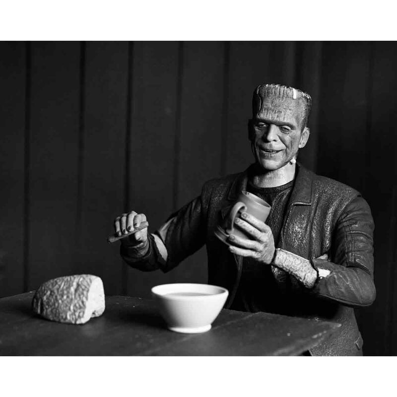 Universal Monsters The Bride of Frankenstein Ultimate Bride of Frankensteins Monster B&W Version. figures 18cm