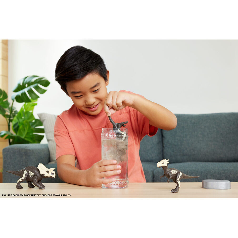 Jurassic World Dino Reveal assorted dinosaur